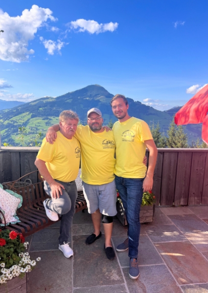 Tiroler Stadl Fest in Brixen. Veranstaltungsbild mit Weitsicht und Veranstaltungsteilnehmer