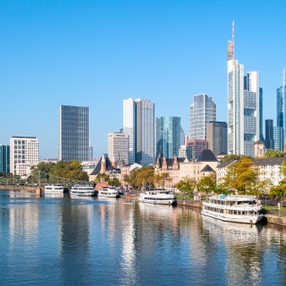 Flusskreuzfahrt mit Rollator auf dem Mittelrhein.