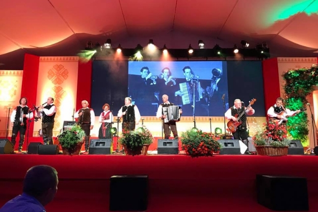 Unvergessliche Musikreise mit Konzerten, Kultur-Highlights und einzigartigen Klangerlebnissen an internationalen Reisezielen.